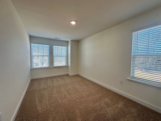 Building Photo - Spacious End Unit Townhome *New Constructi...