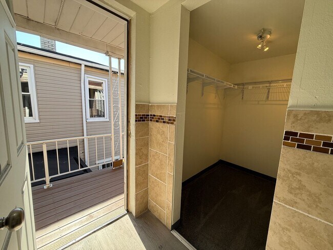 Building Photo - Updated 4BR / 2 Bath Home with off-street parking!