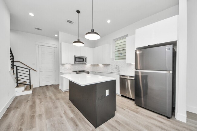 Building Photo - 5402 Margarita St