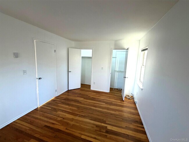 Building Photo - 5 Wildwood Dr