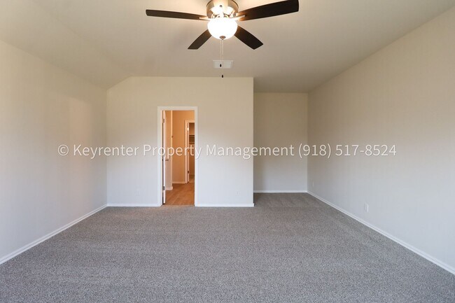 Building Photo - Stunning New Construction Home 4 Bed 2 Bath Broken Arrow