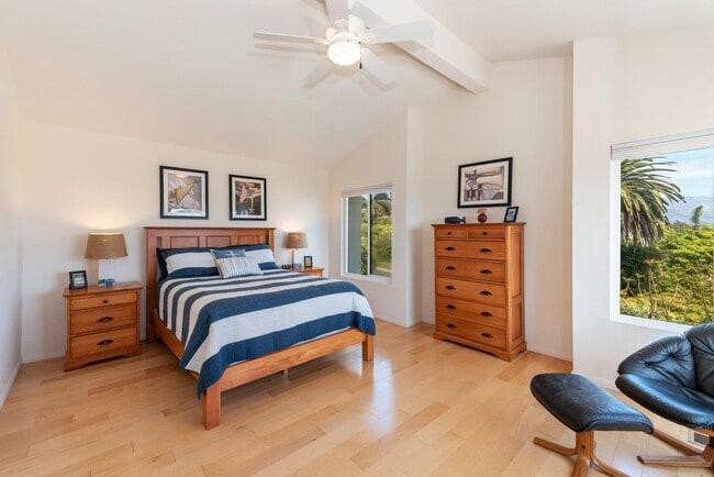 Building Photo - Fully Furnished Vacation Rental on the Mesa with Ocean Views! (Available 7/7/26- 11/30/26)