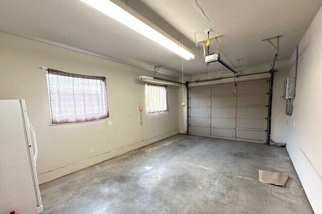 Building Photo - 3 bd Rambler in View Ridge Neighborhood