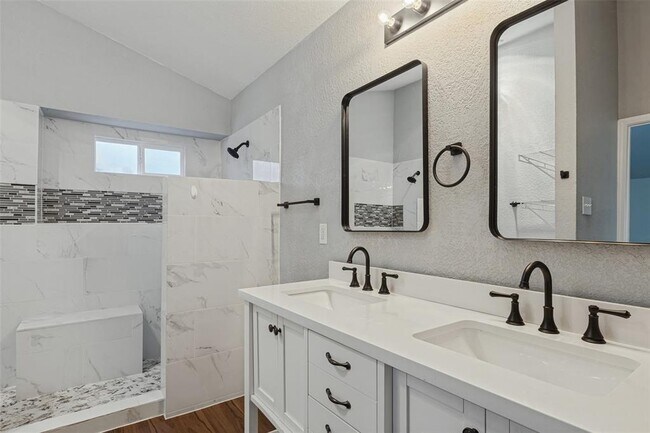 Building Photo - 12314 Thompkins Dr