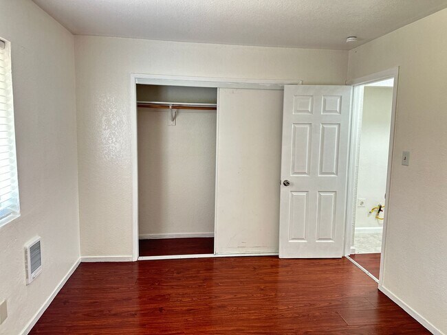 Building Photo - 1317