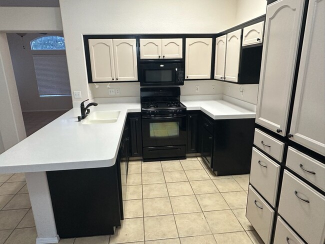 Building Photo - 5449 W Ashland Ct