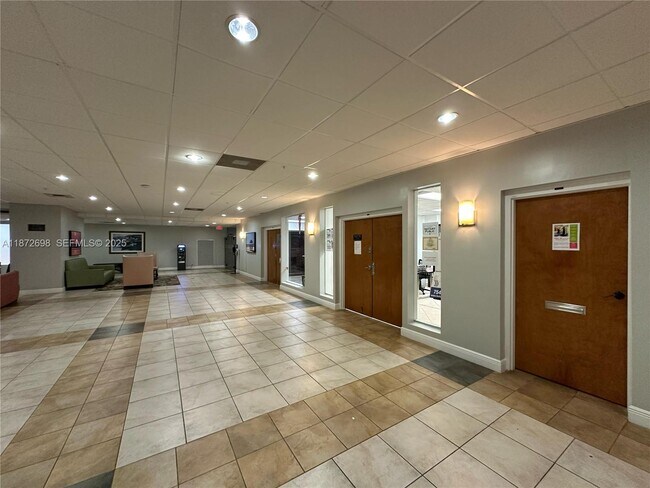 Building Photo - 2501 S Ocean Dr