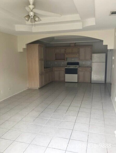 Building Photo - 2210 Peridot St