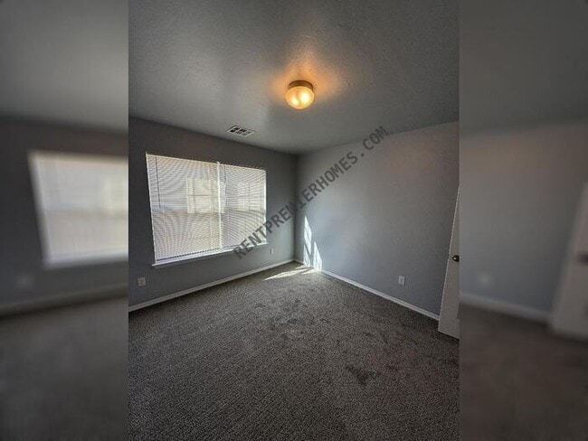 Building Photo - 5004 Hunter Blvd