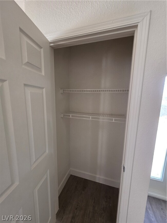 Building Photo - 1590 Mustang Dr