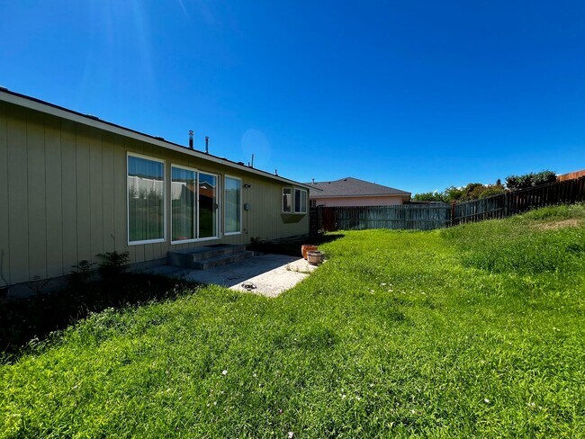 Building Photo - Non-Refundable & Security Deposit Total: 1...