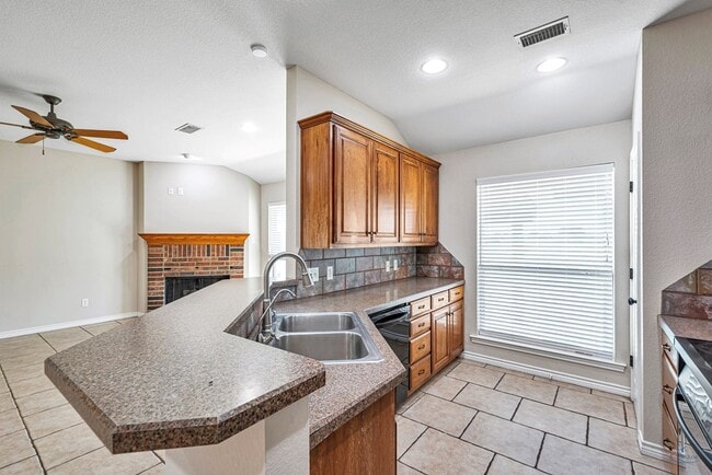 Building Photo - 5409 San Saba Ct