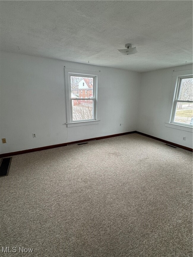 Building Photo - 541 Park Ave