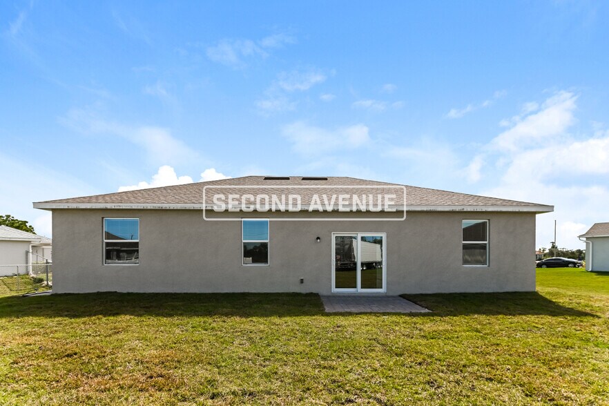 Building Photo - 4154 NE 9th Ave