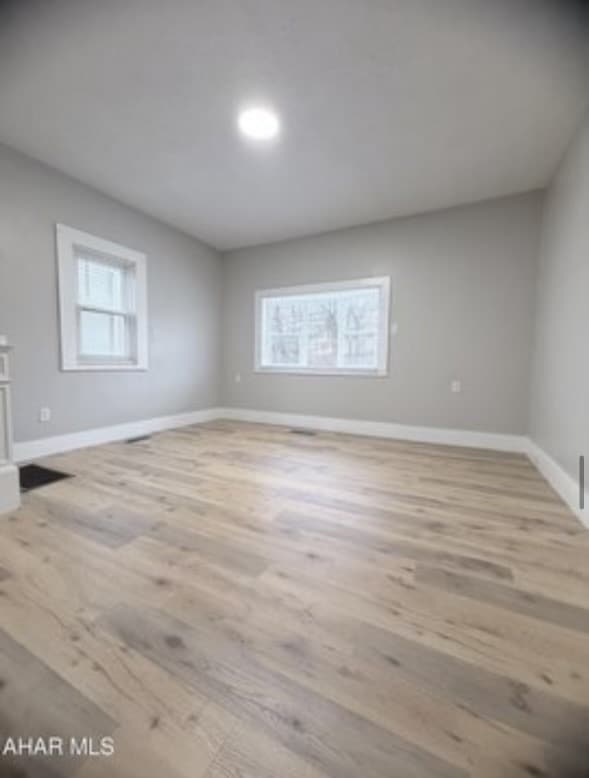 Building Photo - 5360 E Pleasant Valley Blvd