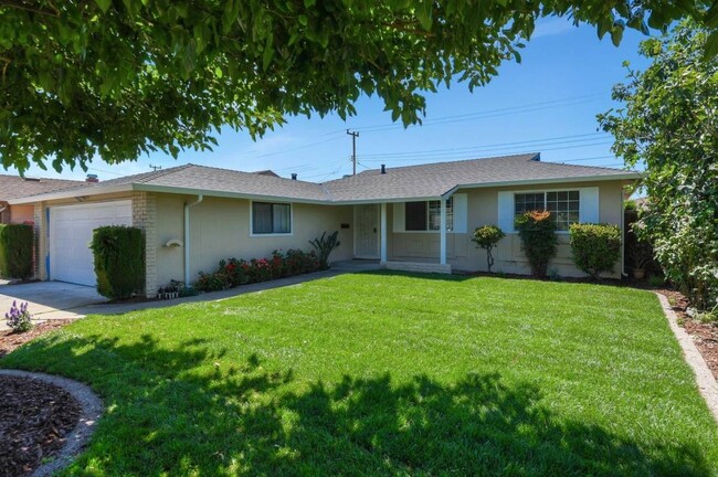 Front of house - 35249 Lancero St