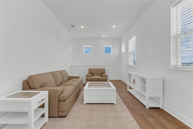 Building Photo - 9687 MacBride Dr