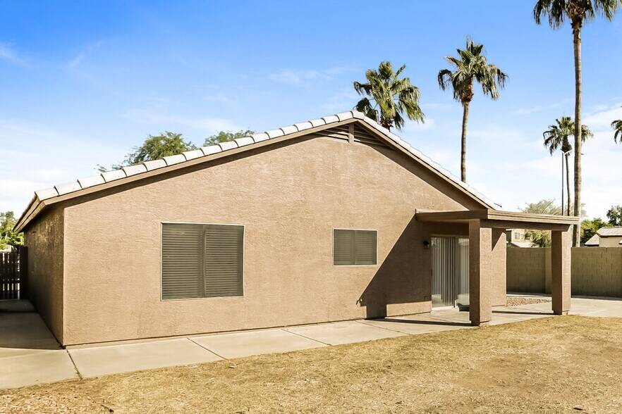 Building Photo - 5453 W Augusta Ave