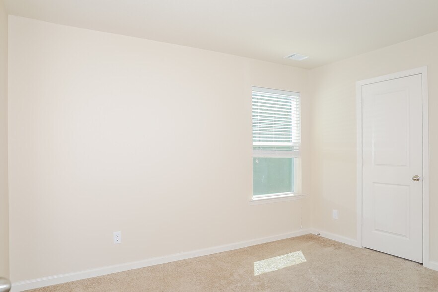 Building Photo - 576 Greenlee Rd