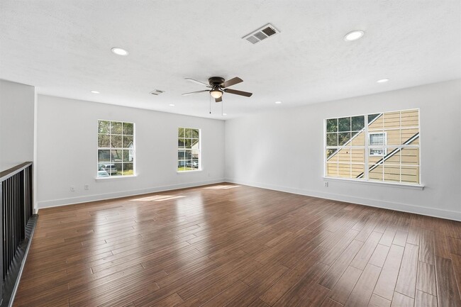 Building Photo - 3211 Park Garden Dr
