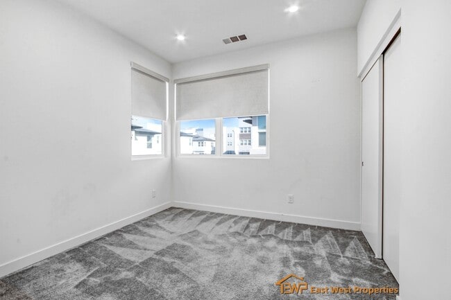 Building Photo - 1302 W Cara Dr