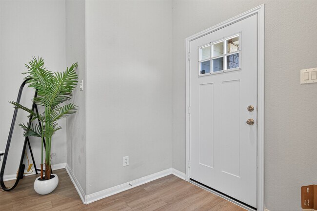 Building Photo - 8014 Barret Travis Ct