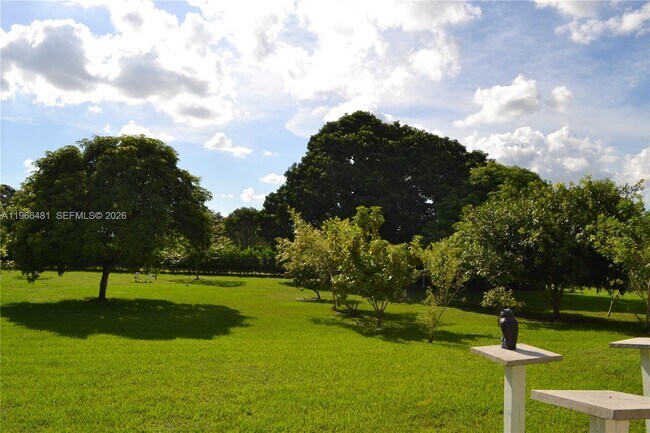 Building Photo - 5425 SW 190th Ave