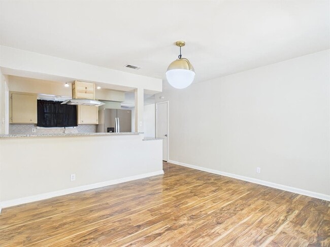 Building Photo - 1411 Kamar Dr