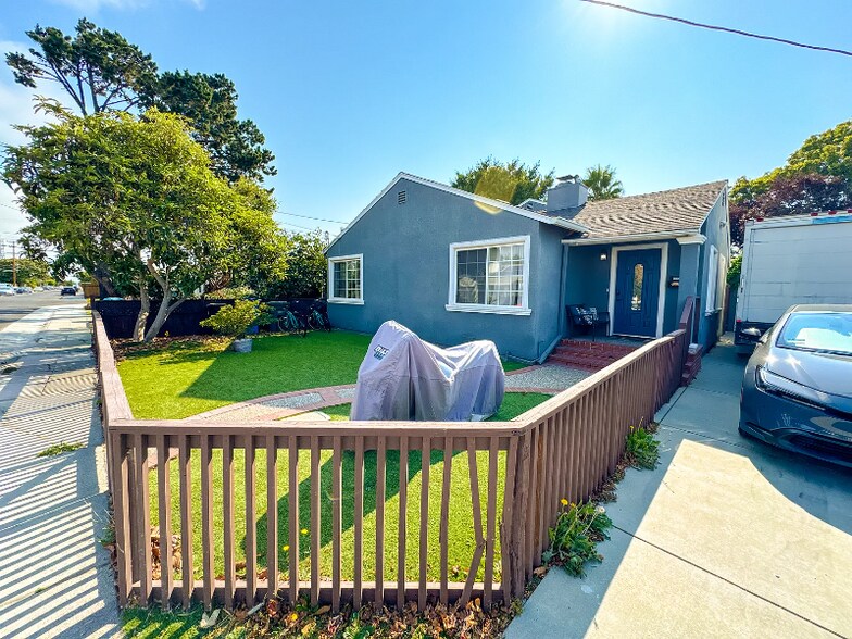 Building Photo - 1532 Cypress Ave