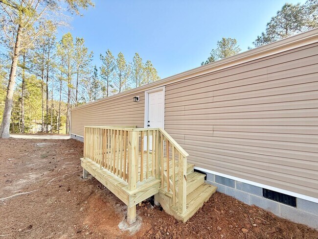 Building Photo - Home at Last!