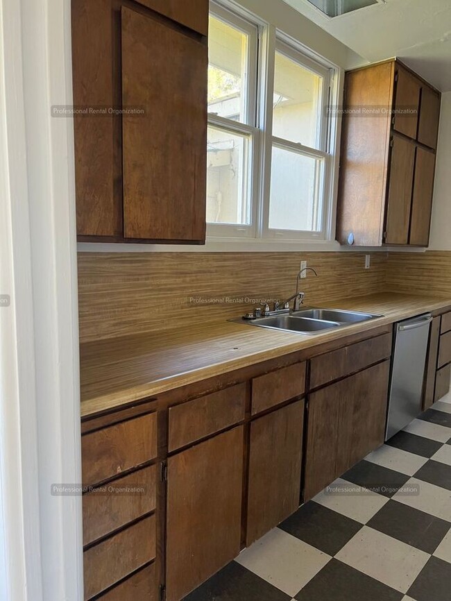 Building Photo - Large Historical Mare Island Duplex Unit