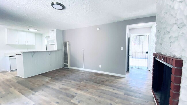 Interior Photo - 15758 Sherman Way