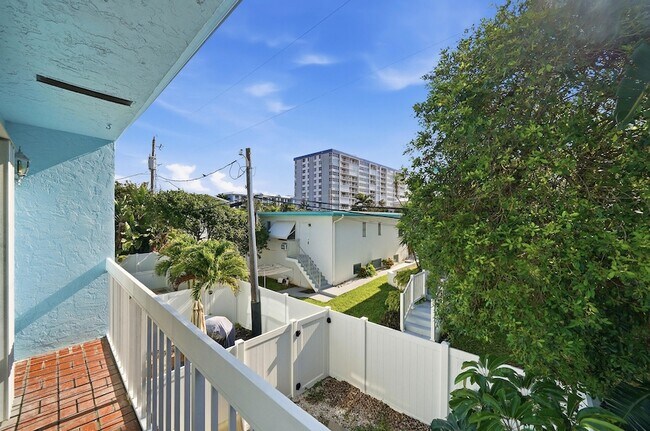 Building Photo - 842 SE 19th Ave