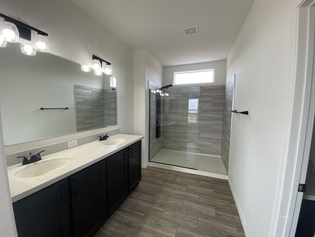 Building Photo - 2255 S Hopi Dr