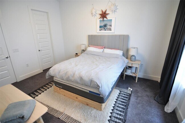 Building Photo - 6117 Seville Dr
