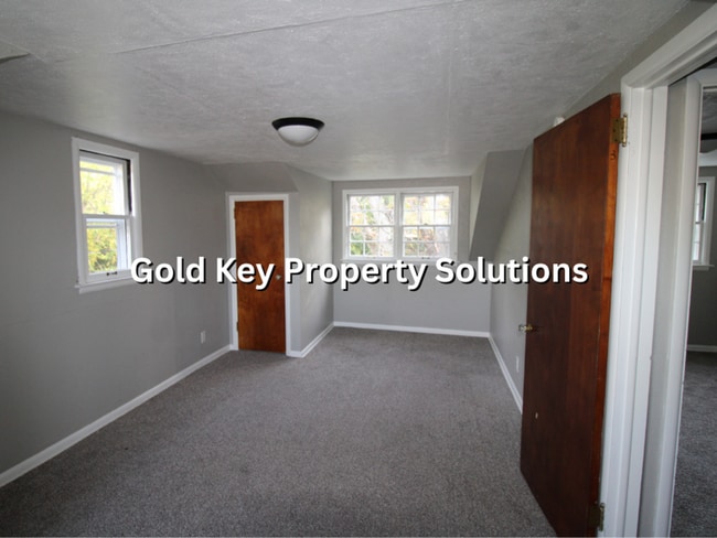 Building Photo - Adorable Brick 4 BR 1 BA House Near Golf C...