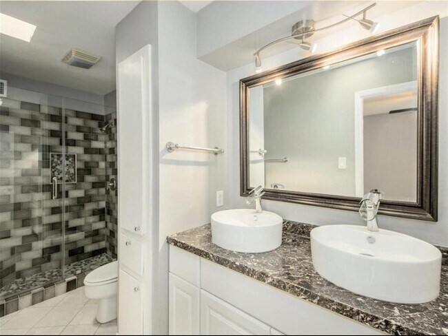 Building Photo - 1114 Augusta Dr