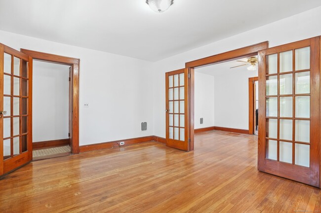 Building Photo - 108 Barnum Ter