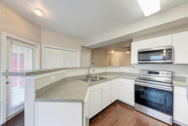 Building Photo - 2320 Gracy Farms Ln