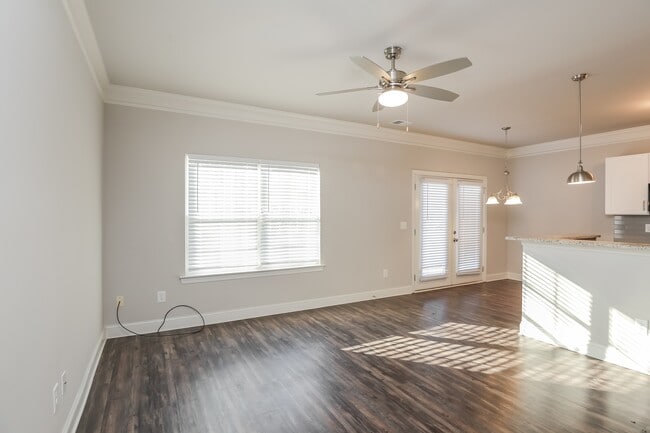 Building Photo - 41 Madaline Ln