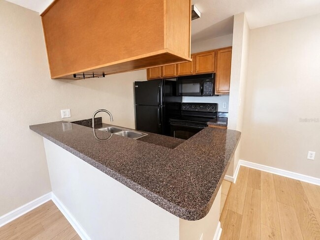 Building Photo - 203 Lake Parsons Green