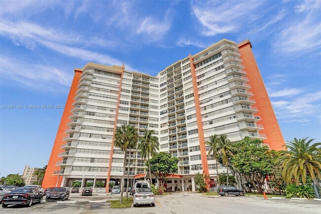 Building Photo - 1301 NE Miami Gardens Dr