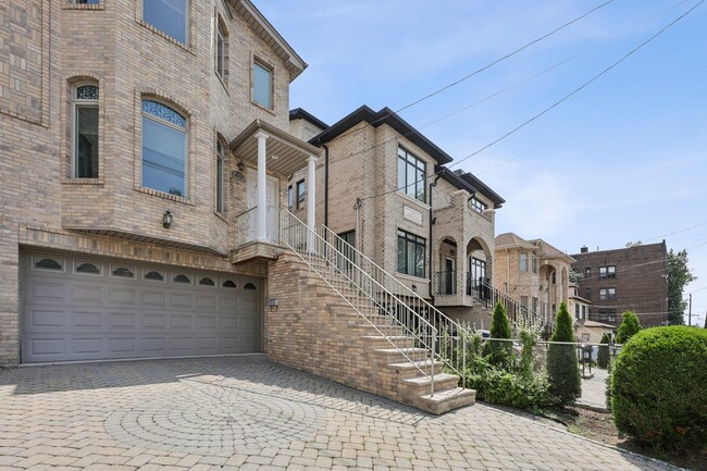 Primary Photo - 285 Knox Ave