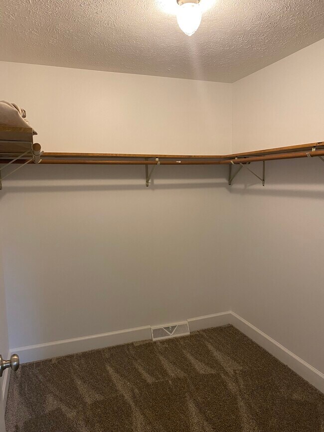 Building Photo - 4036 Oakbrook Ct