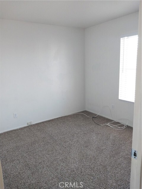 Building Photo - 935 Redtail Dr