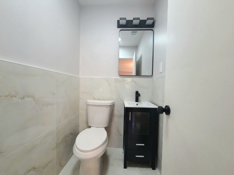 Building Photo - 1903 Country Ln