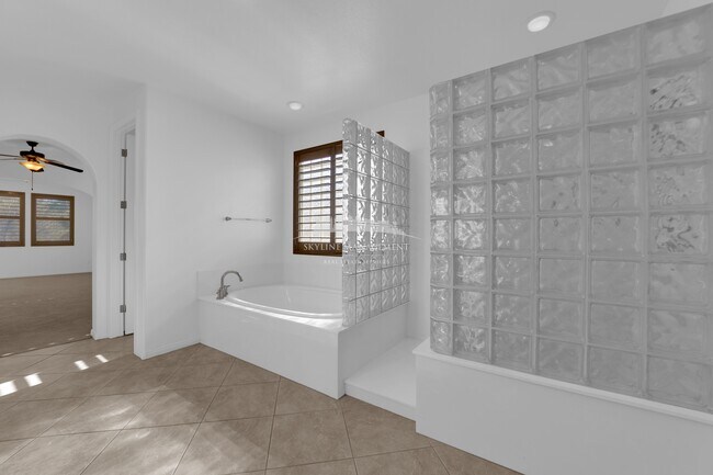 Building Photo - 8445 Cambrils Ave