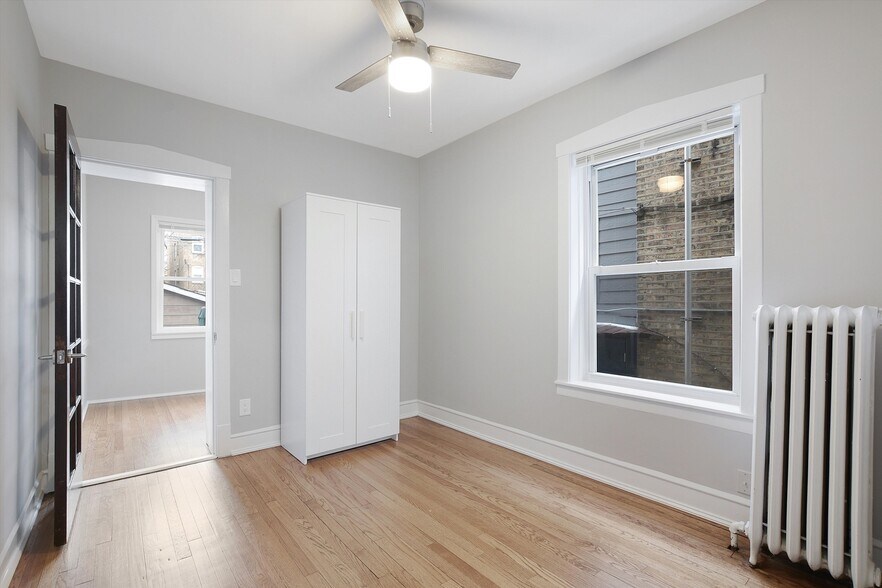 Building Photo - 5746 N Maplewood Ave