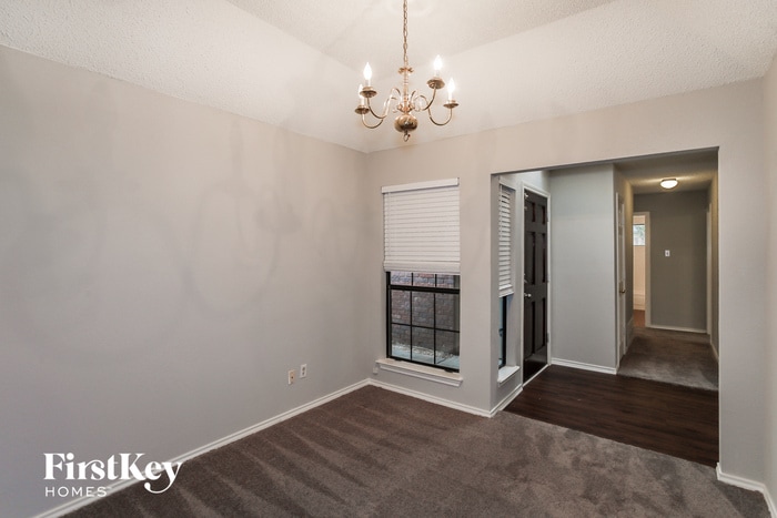 Building Photo - 2512 Meadowview Dr