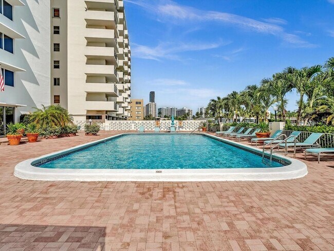 Building Photo - 401 Golden Isles Dr
